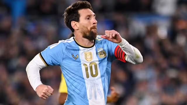 Gracias, Léo: Lionel Messi marca e dá duas assistências em vitória da Argentina sobre Benim no Monumental