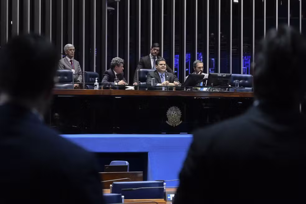 Resumo das Notícias: PEC da Escala 6×1 e Liminar para Casas de Apostas