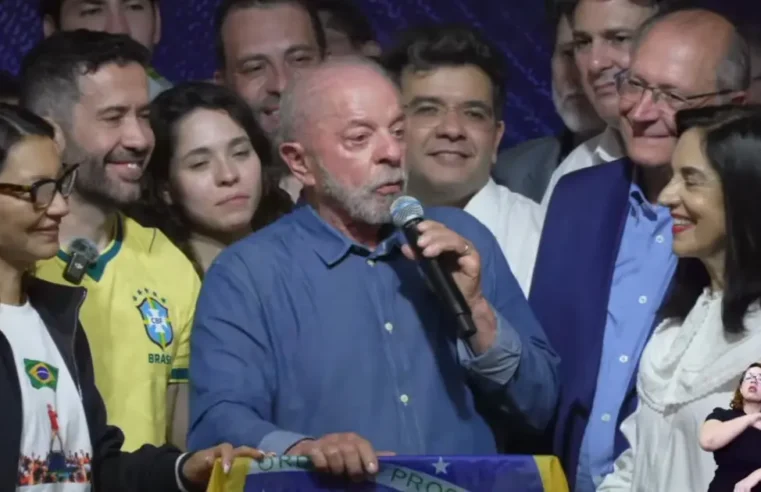 Lula provoca Bolsonaro ao avaliar má fase do Corinthians: “Só perde”