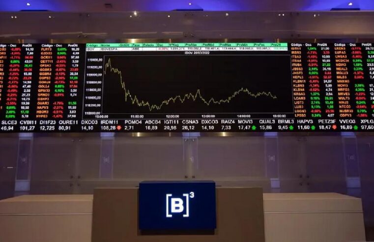 Dólar fecha abaixo de R$ 5 e Bolsa sobe no último pregão antes do segundo turno das eleições