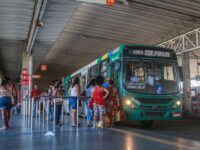 Ônibus do transporte público de Salvador, alvo de decisão do TRE-BA para restabelecimento integral da frota durante as eleições de 2026.