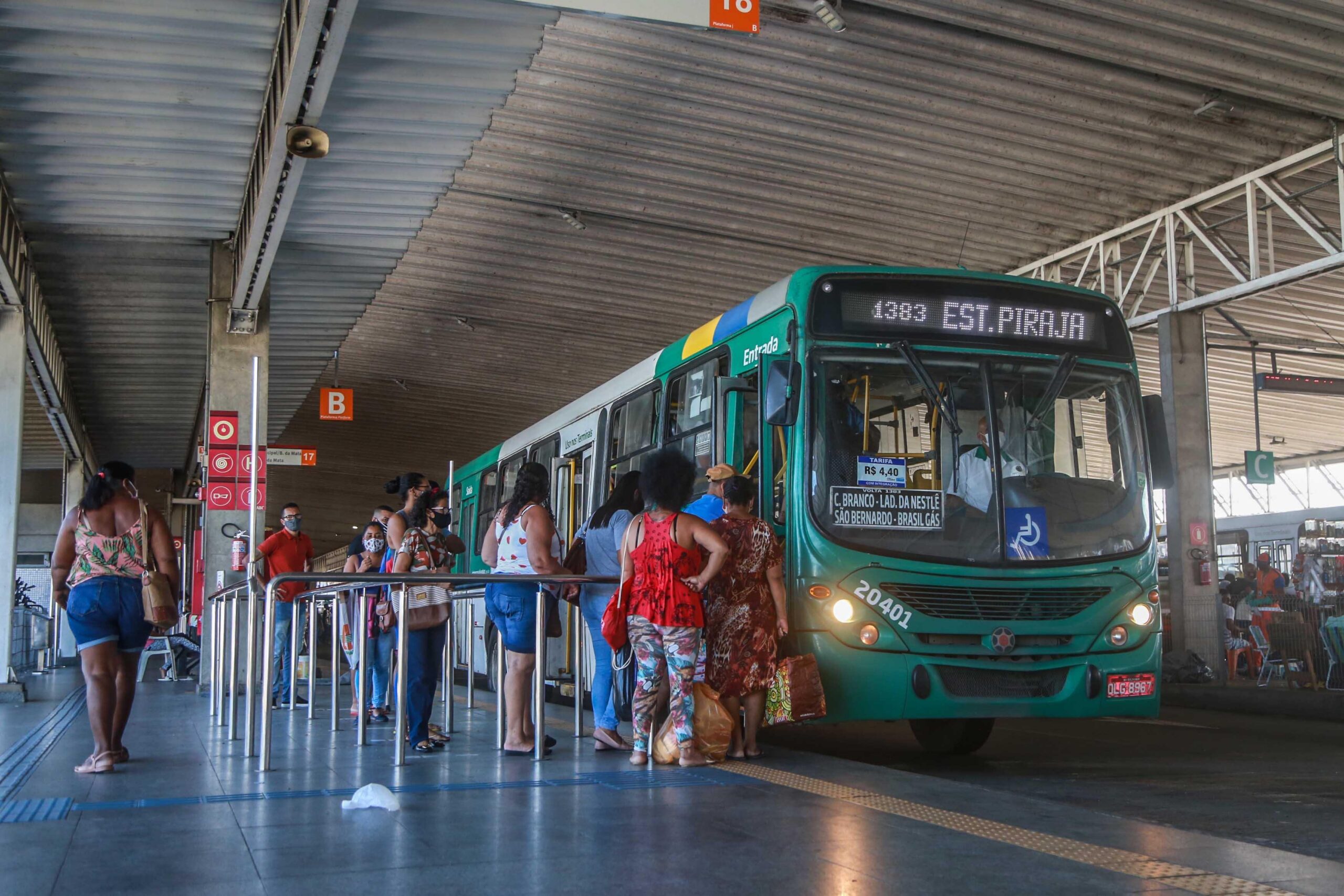 TRE-BA manda colocar 100% dos ônibus nas ruas de Salvador e fixa multa de R$ 1 milhão por hora