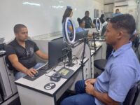 Atendimento do SAC Itinerante para emissão gratuita da Carteira de Identidade Nacional em Salvador.