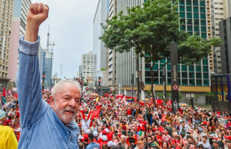 Presidente Luiz Inácio Lula da Silva durante a campanha eleitoral de 2026, quando conquistou a reeleição para seu quarto mandato presidencial.