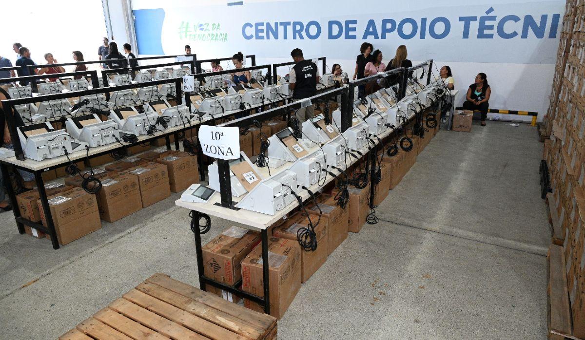 TRE-BA seleciona 43 urnas para auditoria e realiza plantão de atendimento aos eleitores neste sábado