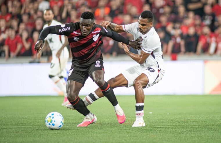 Vitória enfrenta Athletico-PR no Barradão para se afastar do rebaixamento; veja horário e escalações