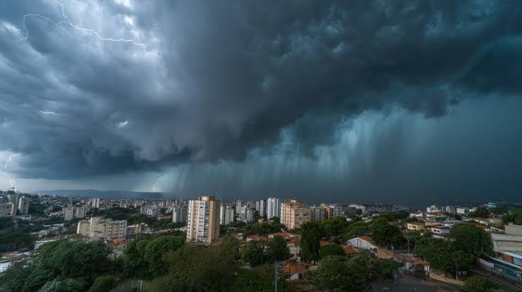 Inmet alerta para risco de chuvas intensas e ventos fortes em áreas da Bahia
