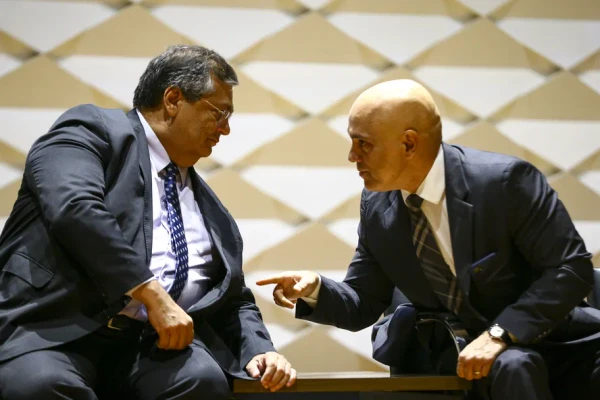 PL rejeita acordão e mira impeachment dos ministros Moraes e Dino pelo Senado em 2027