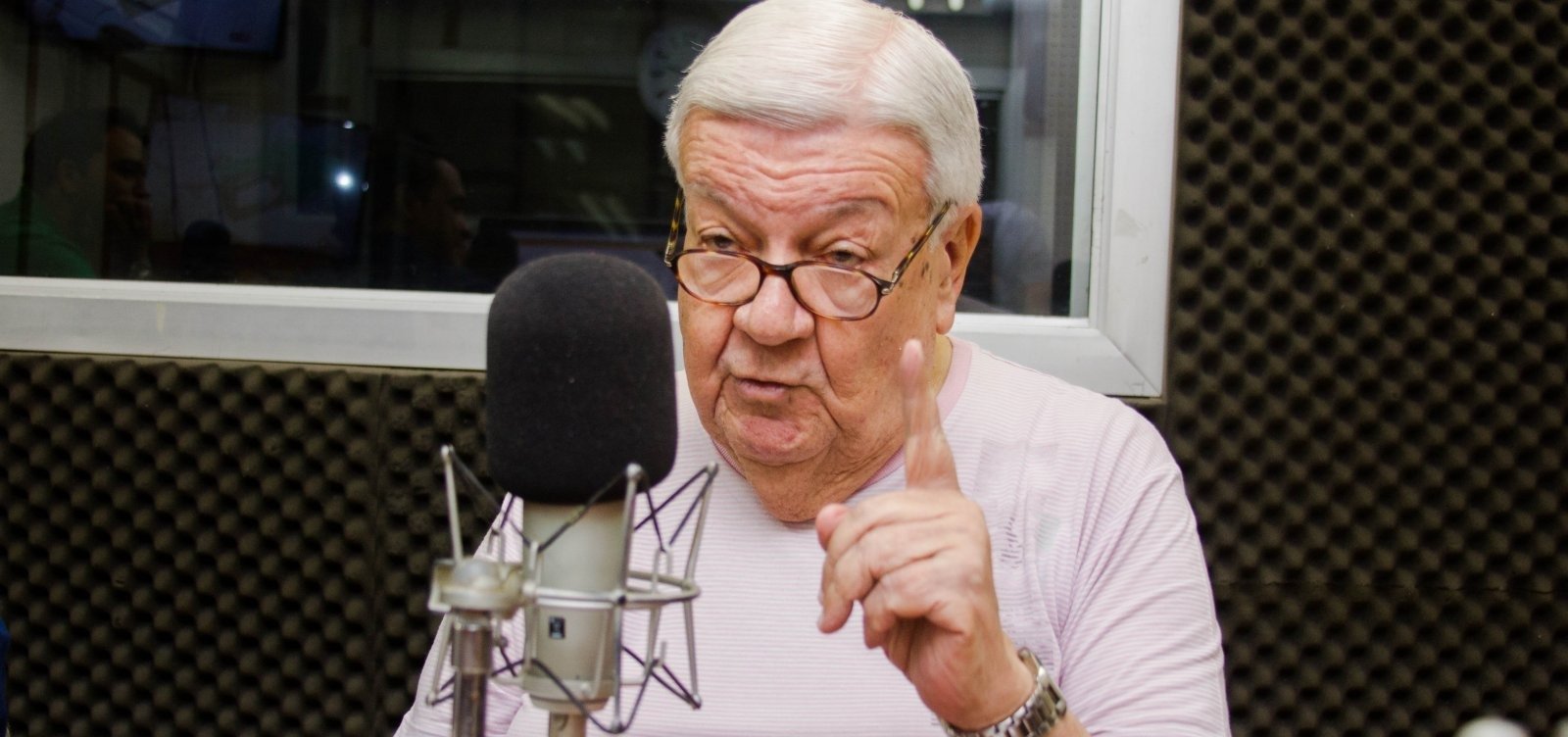 Aos 92 anos, José Ataíde mantém viva a tradição do rádio esportivo baiano
