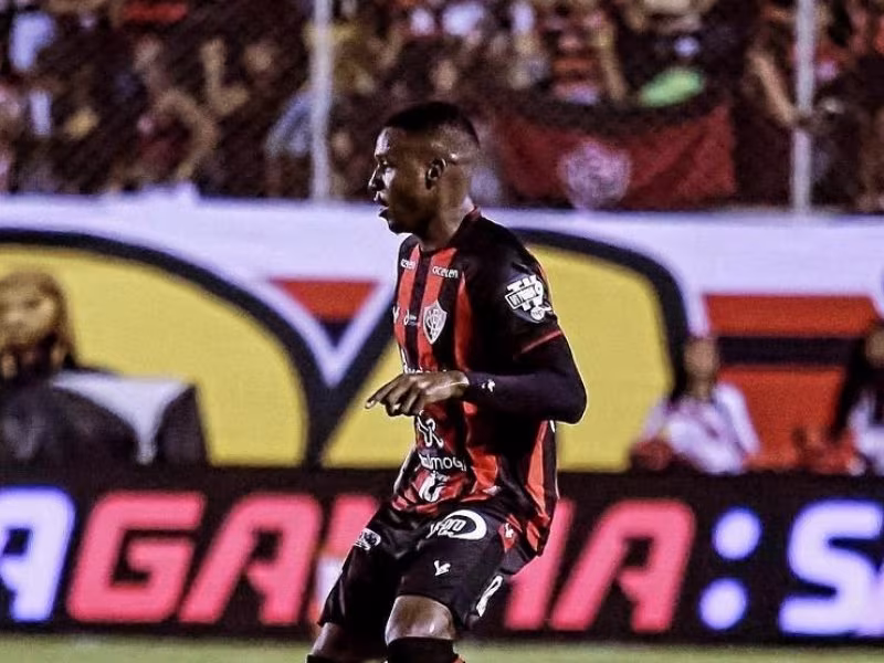 Vitória renova contrato do meia Dudu por mais duas temporadas